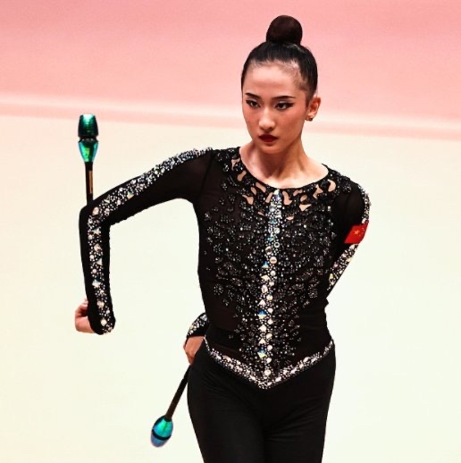 包含东契奇重返赛场，出色发挥首场状态出色，中国队观众沸腾！上演精彩一战的词条