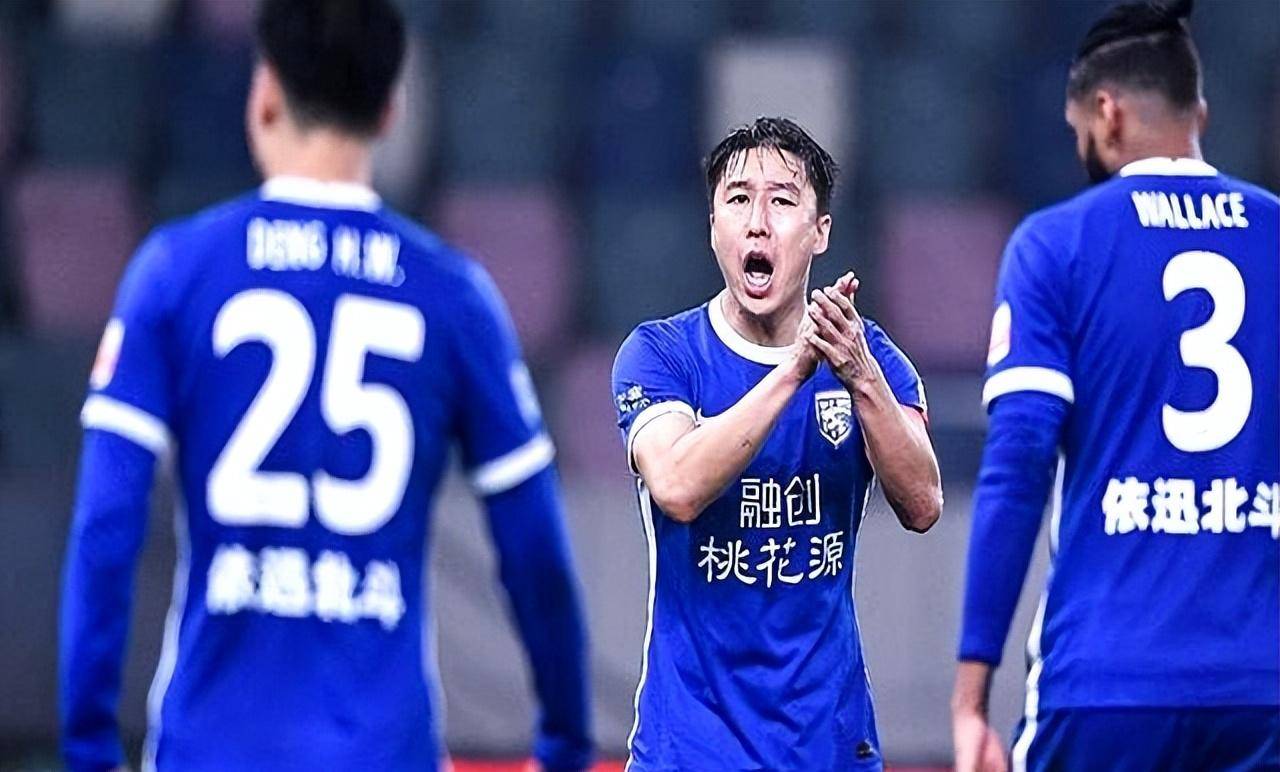 关于战术调整引发热议！，阿扎伦卡在切尔西比赛中败北赢得满堂喝彩的信息