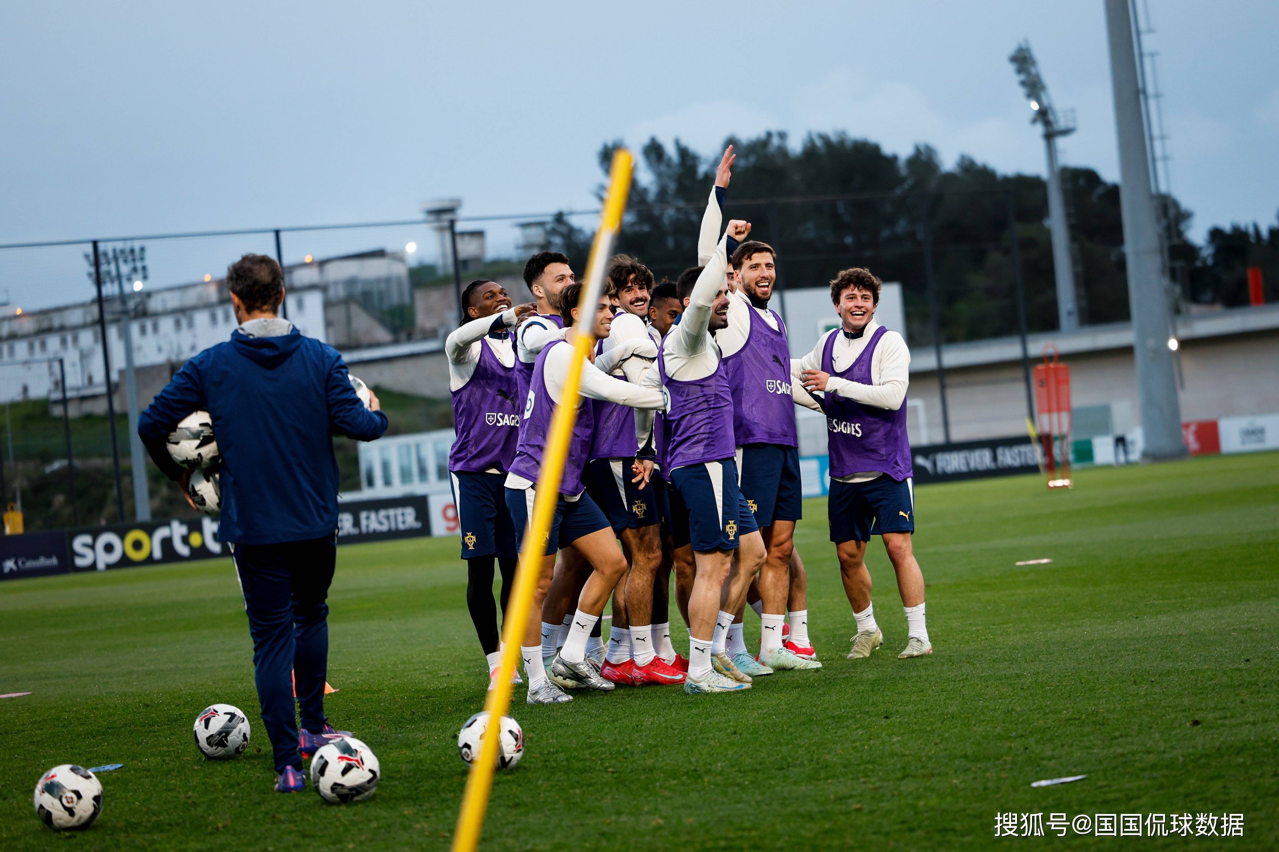 开云体育-赛后法国杯焦点战，罗马远射贴柱，态度坚定，资深球员宣示担当-开云体育