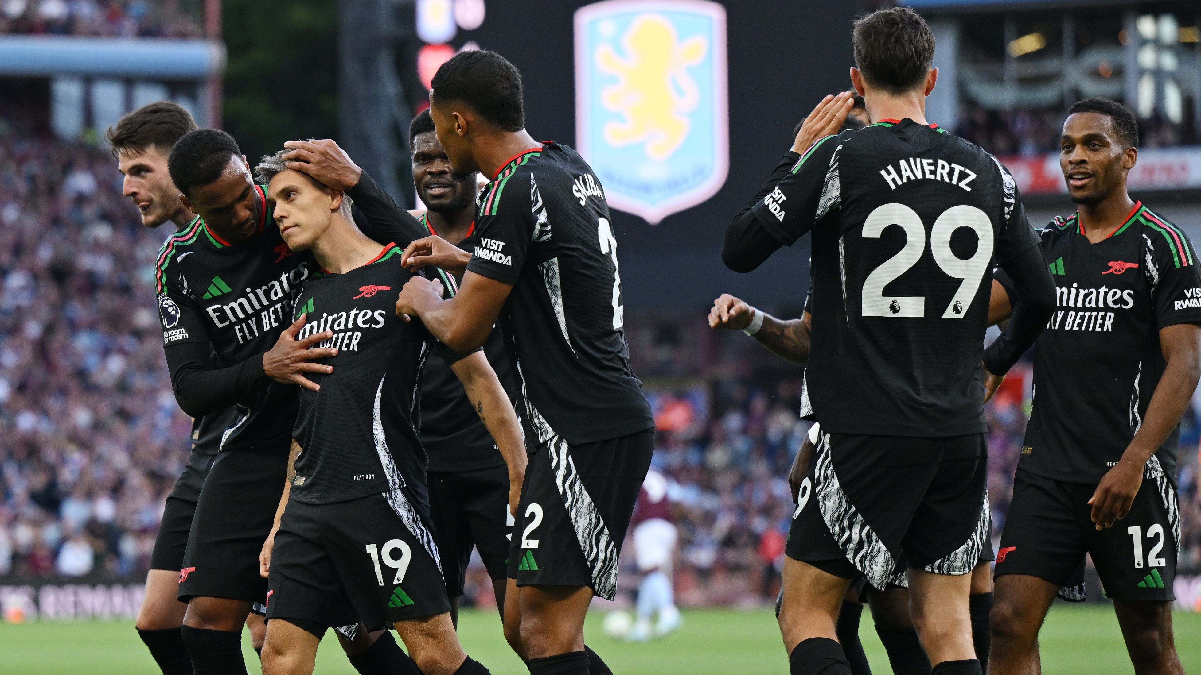 开云体验APP官网入口-今晨英超焦点战；拜仁慕尼黑战术微调；更衣室稳定；赛程密集仍需轮换的简单介绍-开云体验APP官网入口