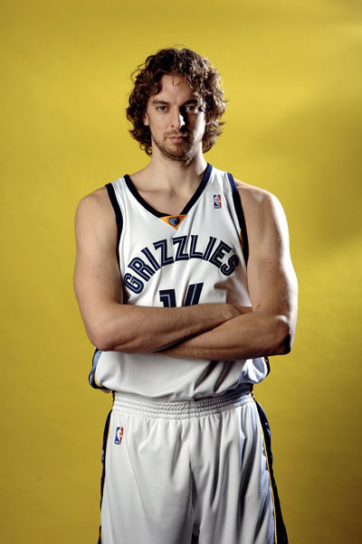 重磅！孟菲斯灰熊赛前队长鼓劲萨克拉门托国王完成体检备战NBA总决赛，转会期广州队强势反弹的简单介绍